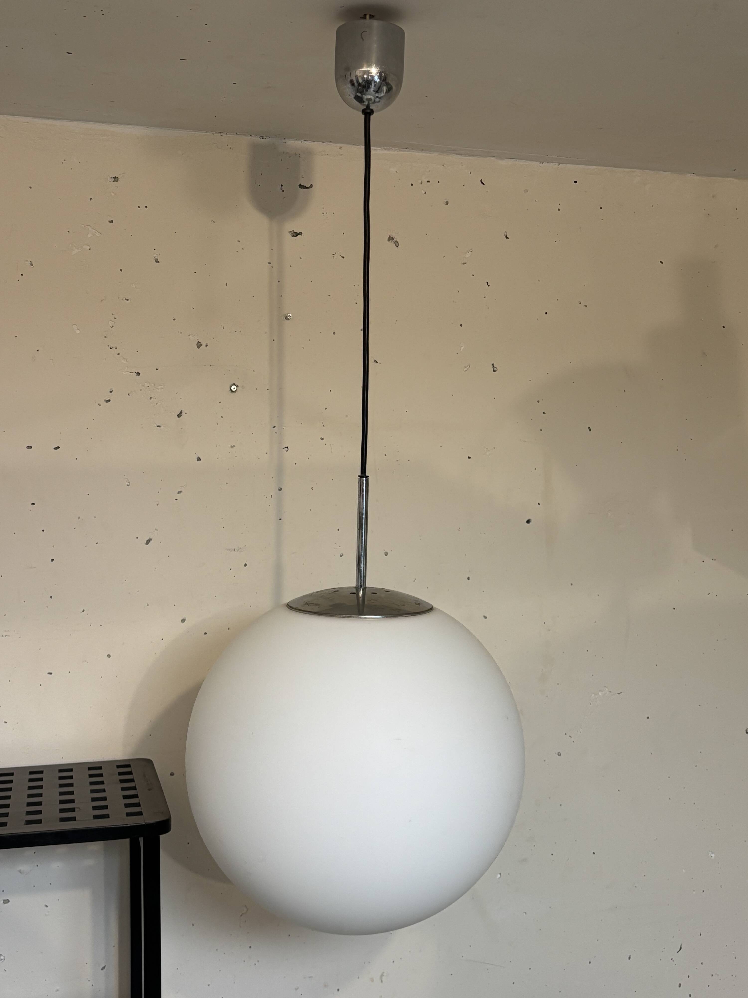 Suspension opaline 1970