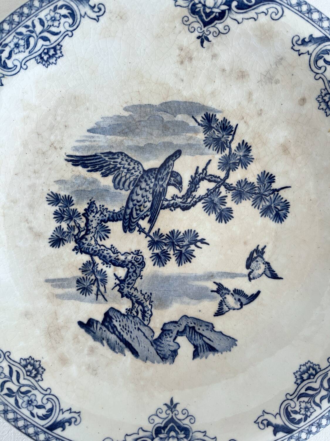 Low iron earthenware compote dish with Gien eagle decoration
