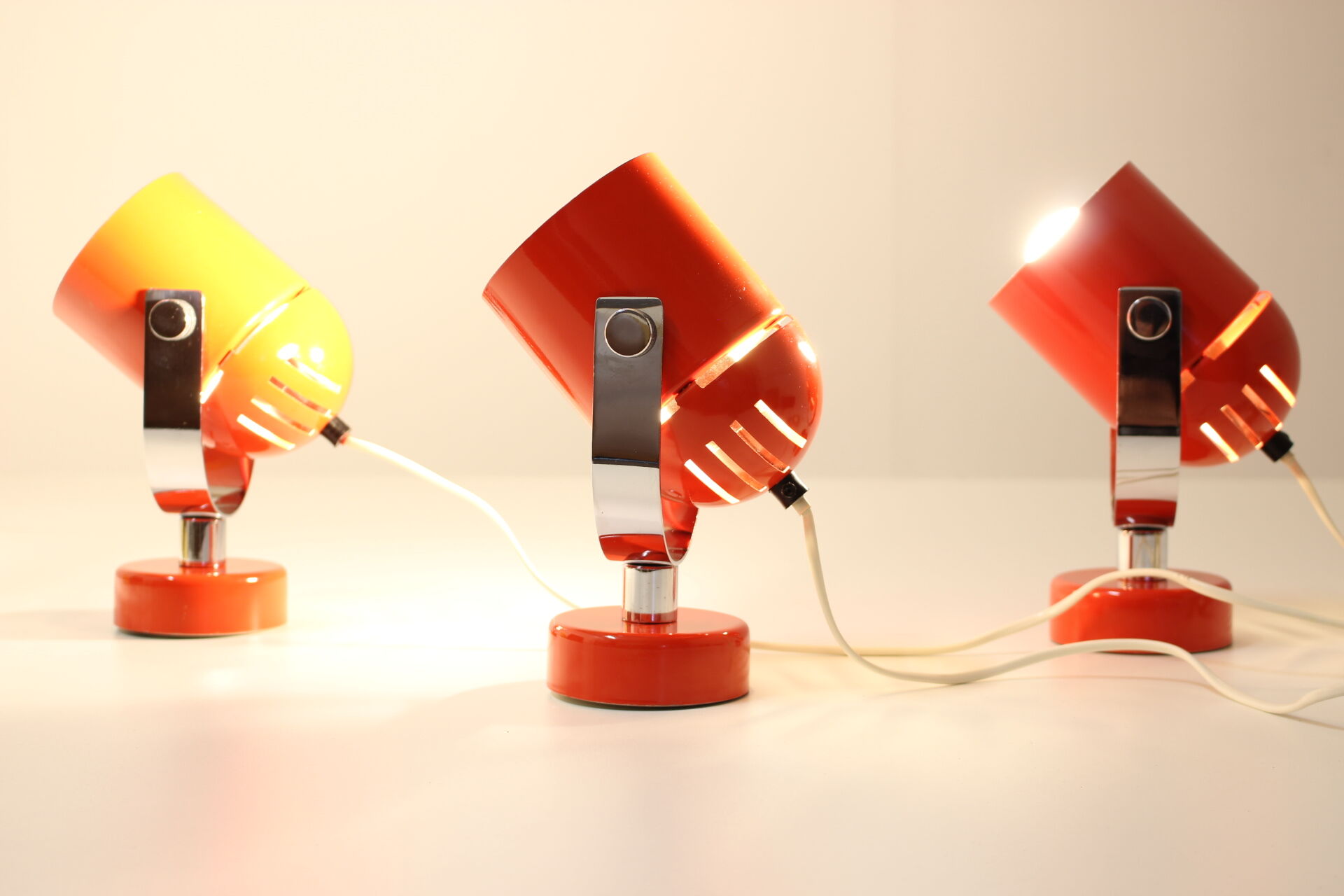 Set de trois lampes murales de table rouges Tchécoslovaquie Années 1970 Stanislav Indra