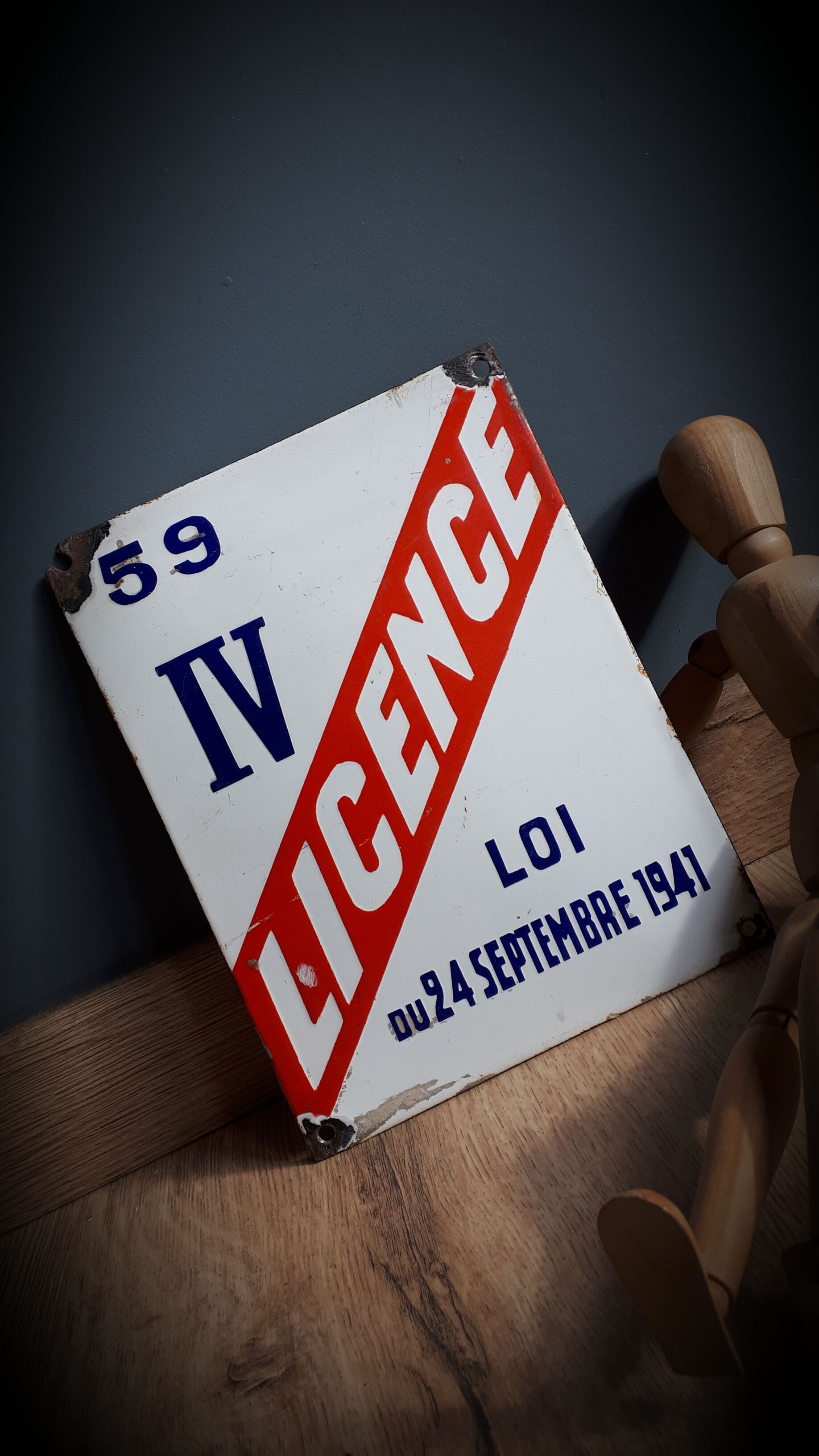 Authentic curved glazed plate License IV