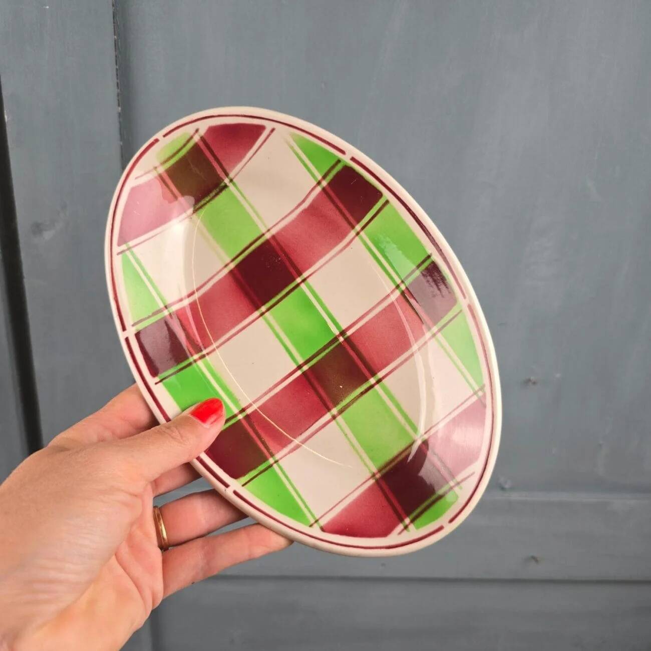 Set of 2 Sarreguemines and Digoin dishes in the Sousse model, Scottish pattern.