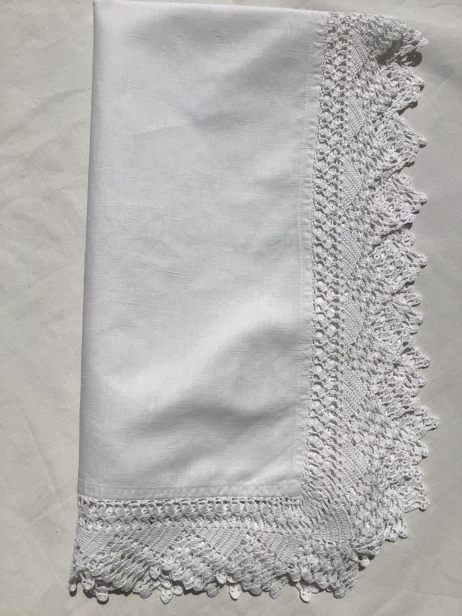 Nappe métis  bord crocheté main 84cm x 91cm