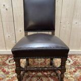 Suite de 4 chaises de style Louis XIII en cuir