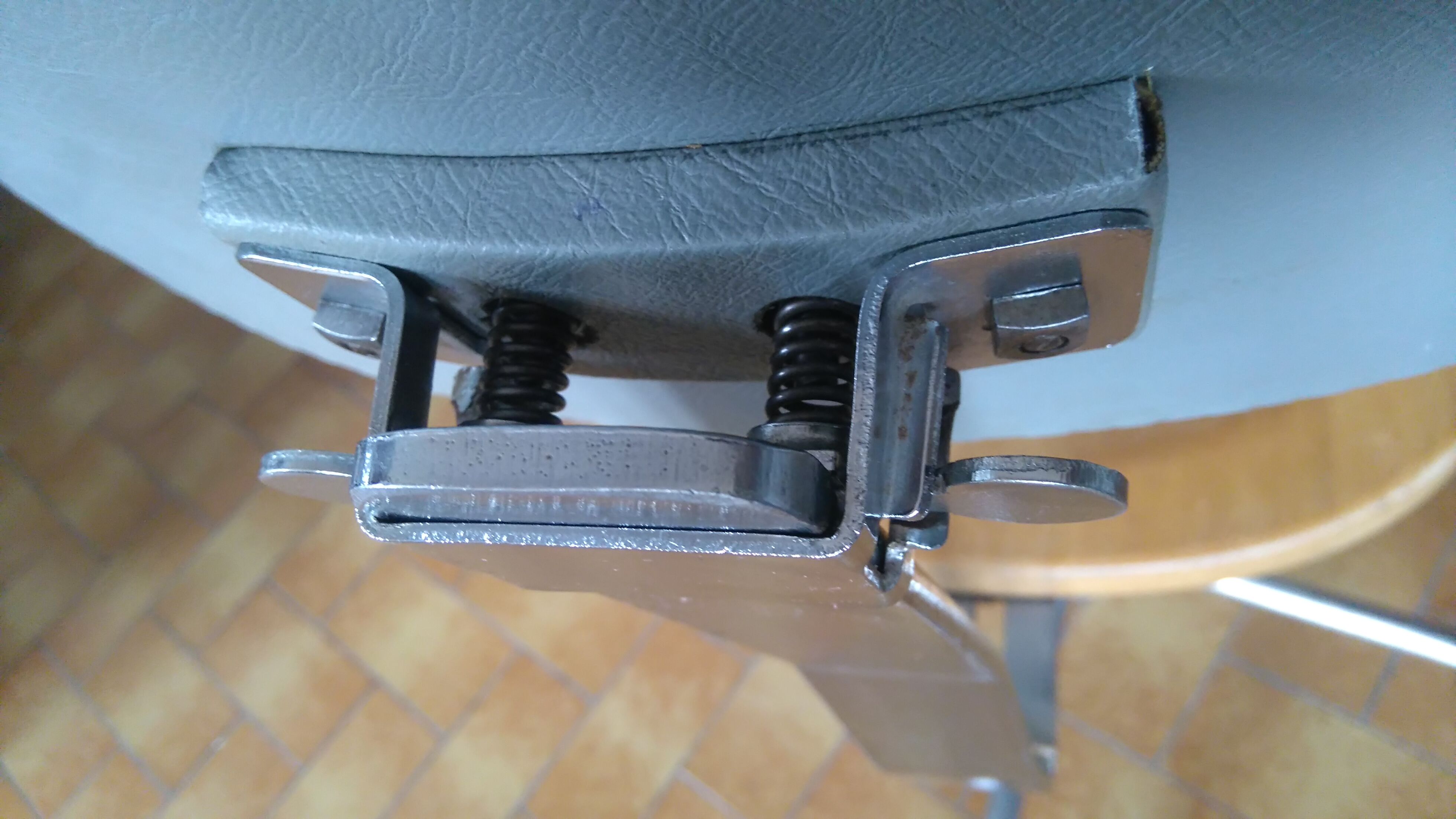 SAFAL watchmaking Workshop Chair by M. Crosa