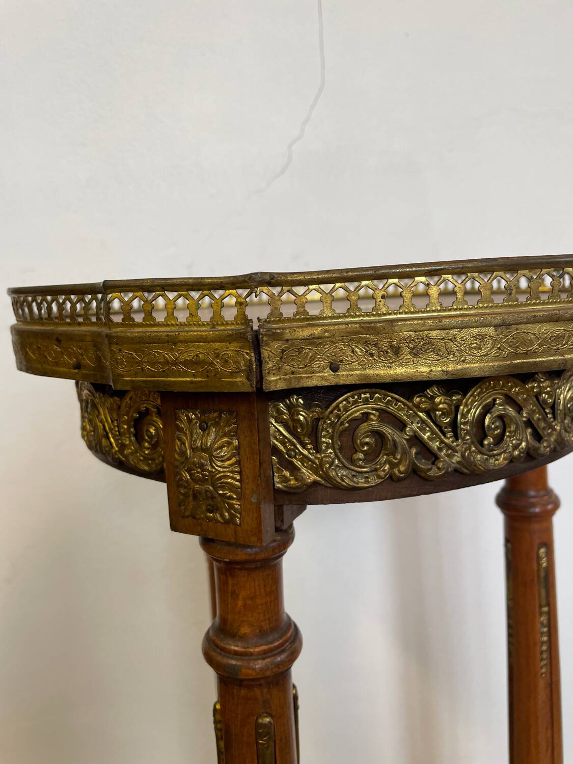 Napoleon III tripod stand