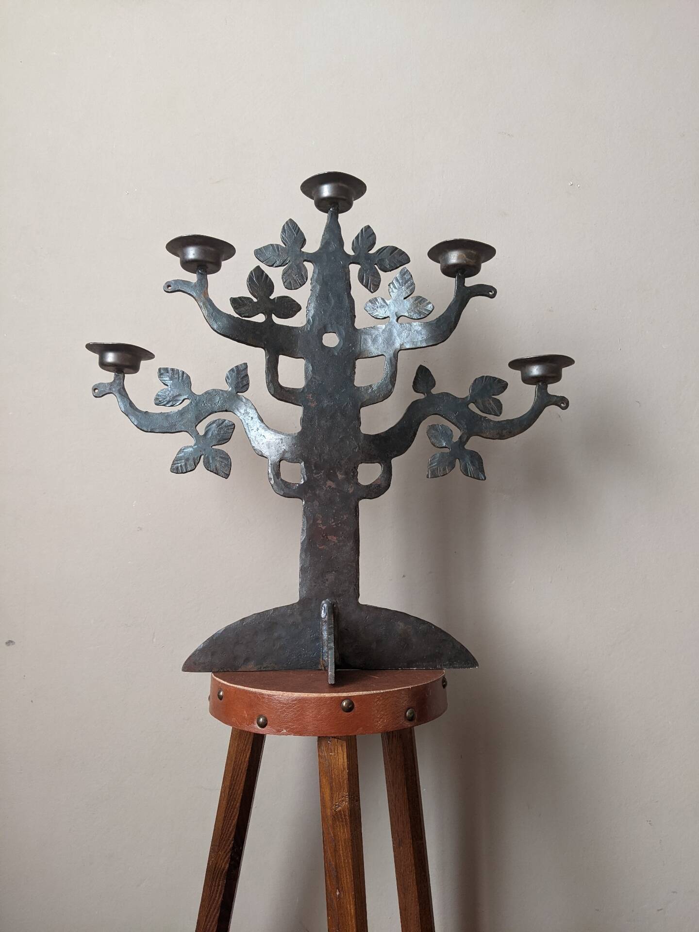 Chandelier artisanal en fer forgé Bertil Vallien