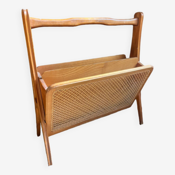 Magazine rack with compass and wicker feet