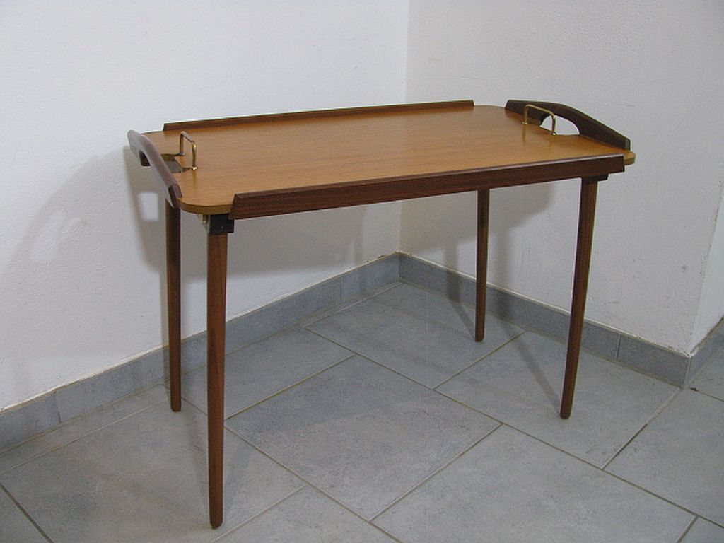 Table d'appoint plateau de service Aase Dreieri Ganddal Norvège  en teck et chêne années 1960