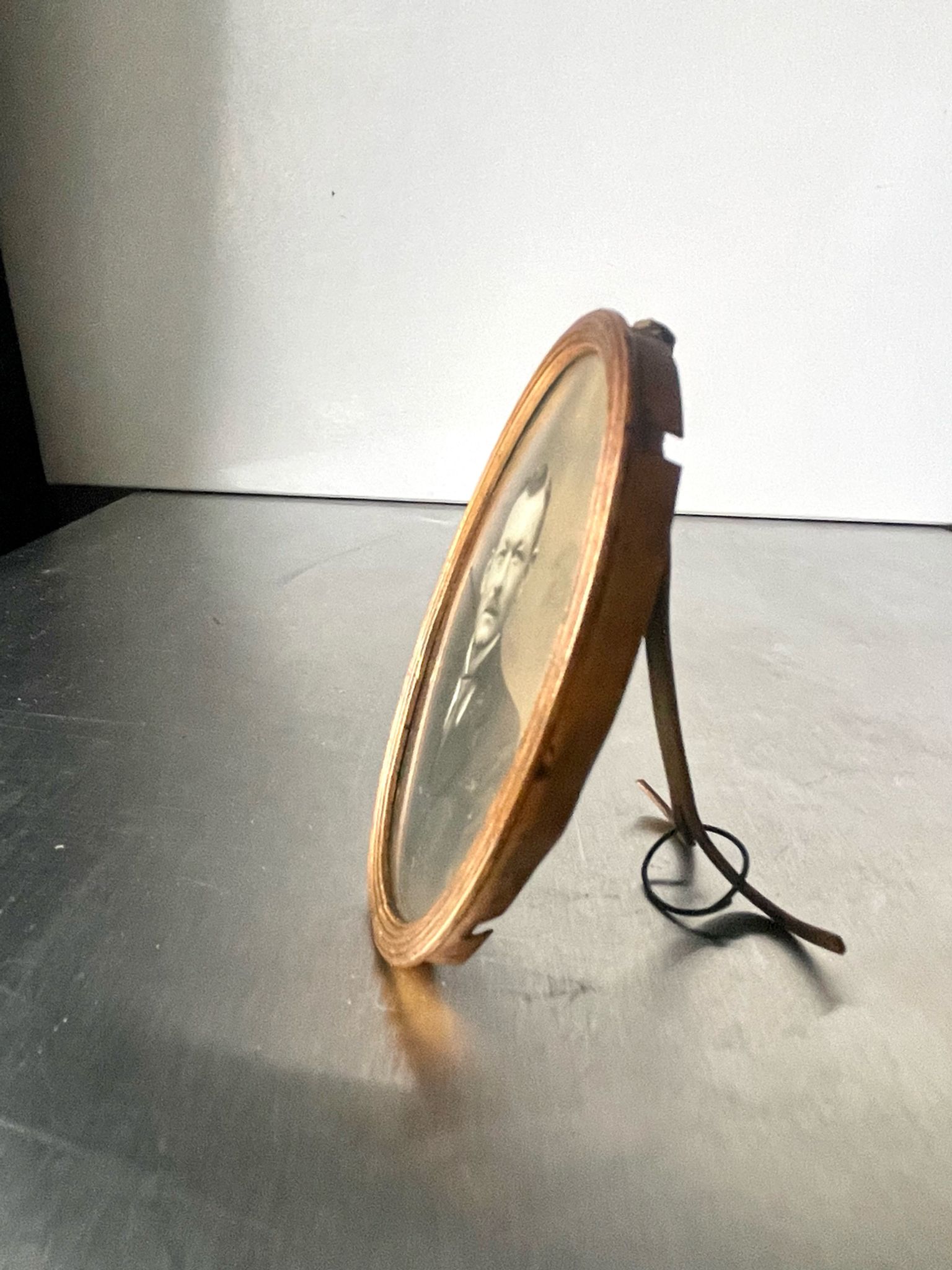 Metal gold colored oval picture frame brass