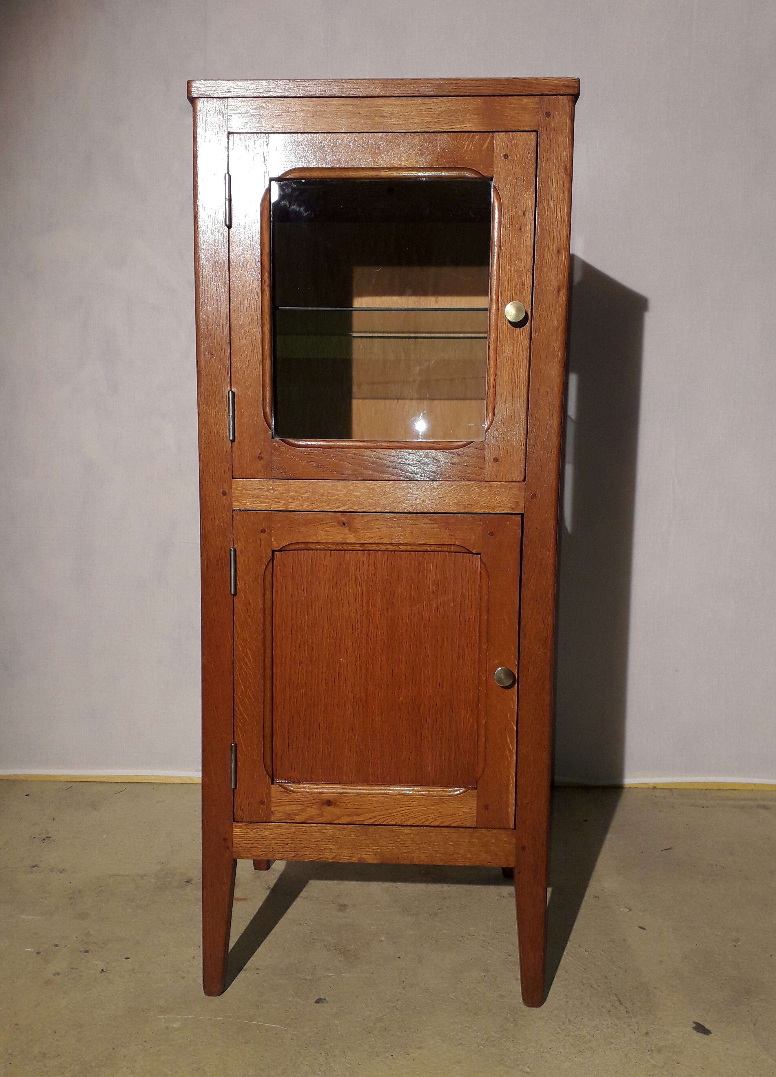 Furniture showcase compass feet