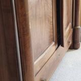 Armoire Empire avec colonnes ornées de bronze