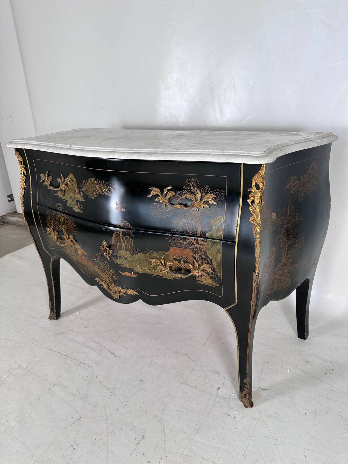 Chinese lacquered style commode
