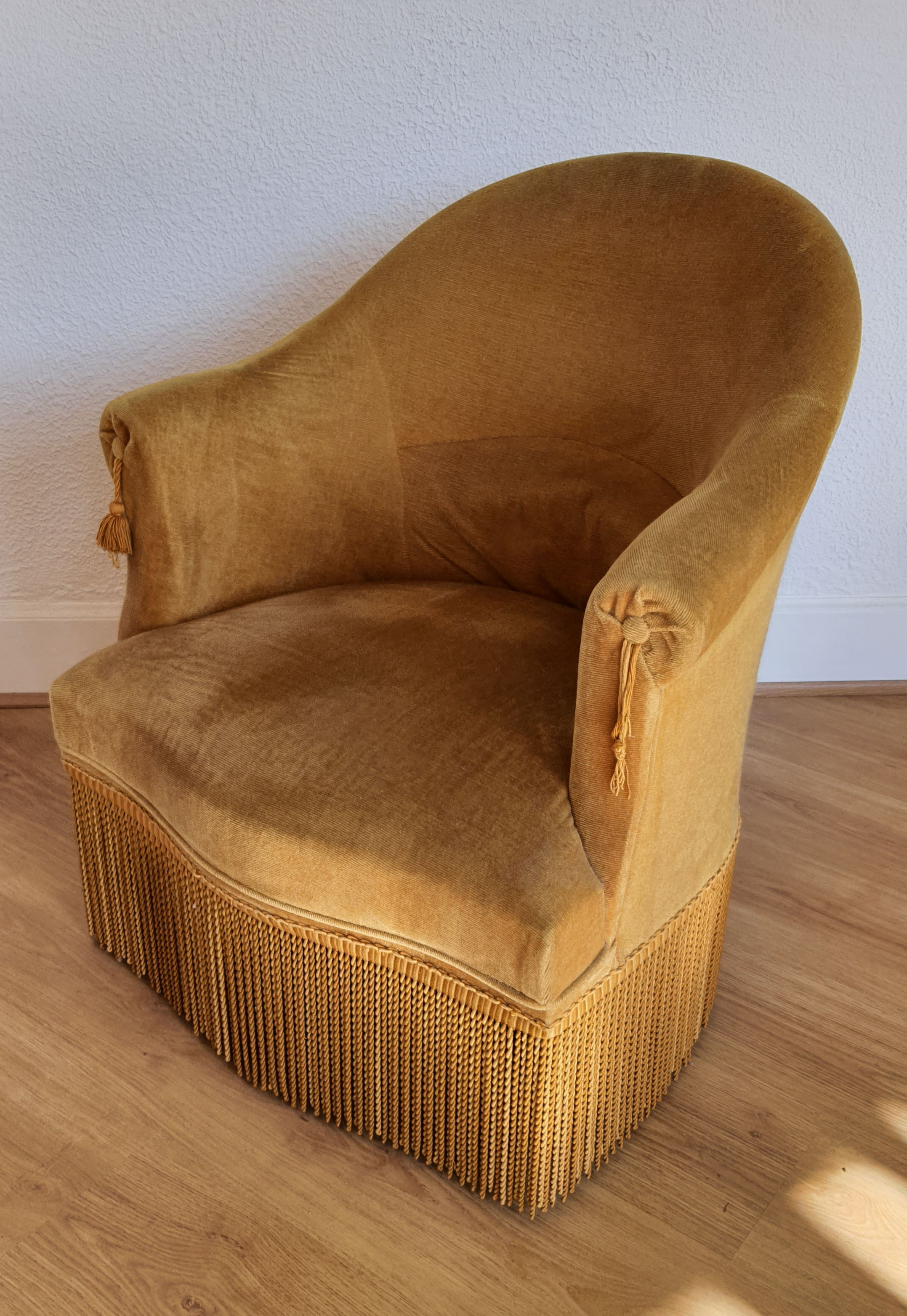 Yellow velvet toad armchair