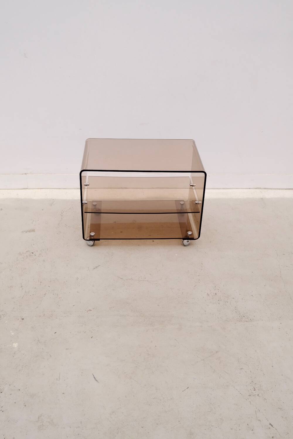 Table d’appoint de michel dumas pour roche bobois en plexiglas, 1970