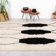 Handmade Berber rug, traditional craftsmanship, size 150 x 250 cm