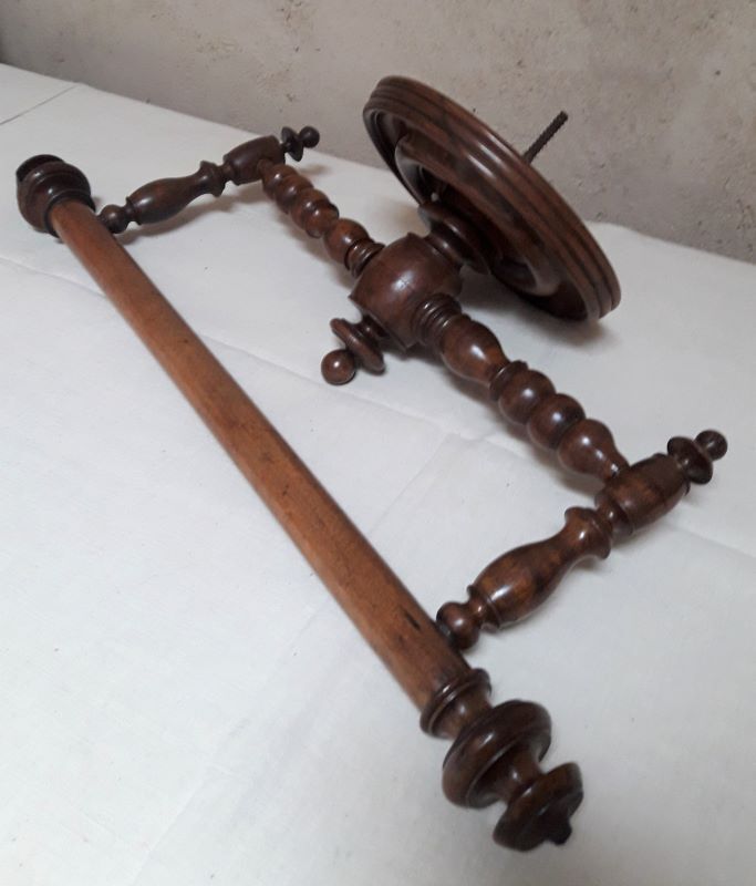 Walnut bed sky suspension late nineteenth °