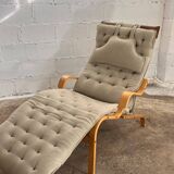 Scandinavian chaise longue