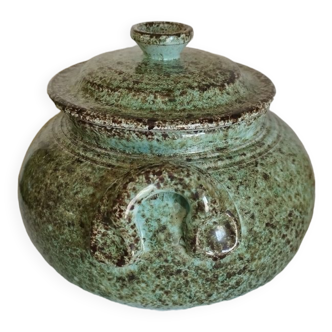 Pot with stoneware lid