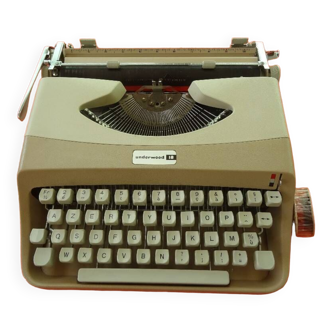 Underwood typewriter model 18