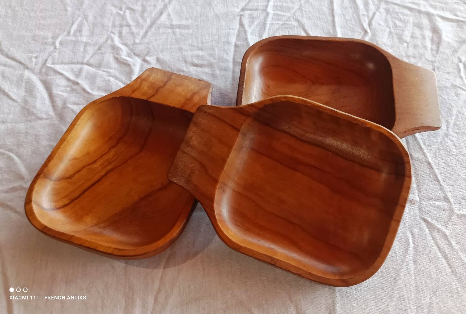 3 ramekins, appetizer/snack ramekins, made of olive wood.