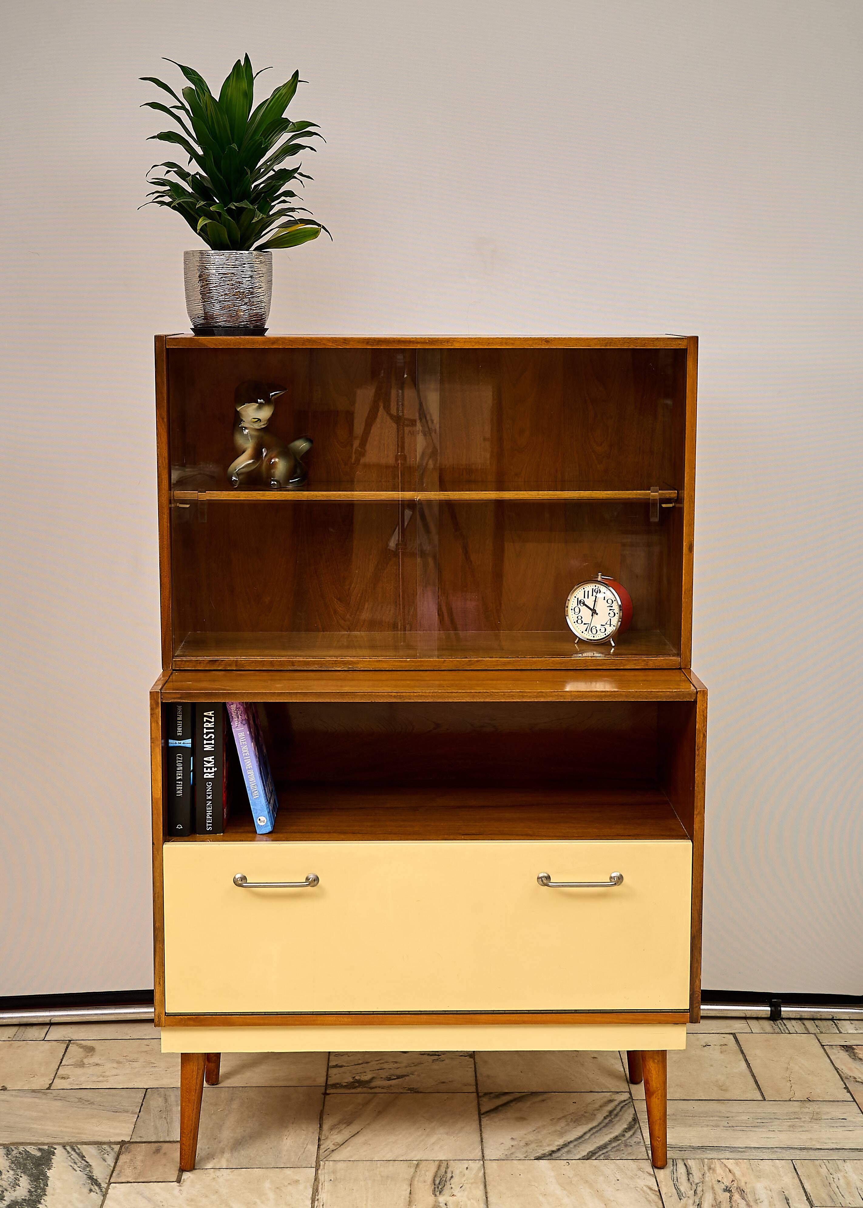 Vitrine du milieu du siècle des années 1960, Tchécoslovaquie