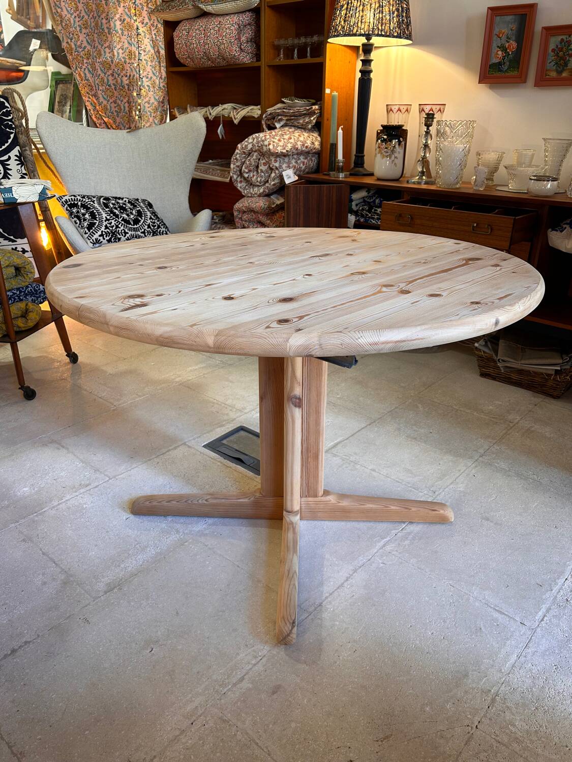 Table ronde scandinave