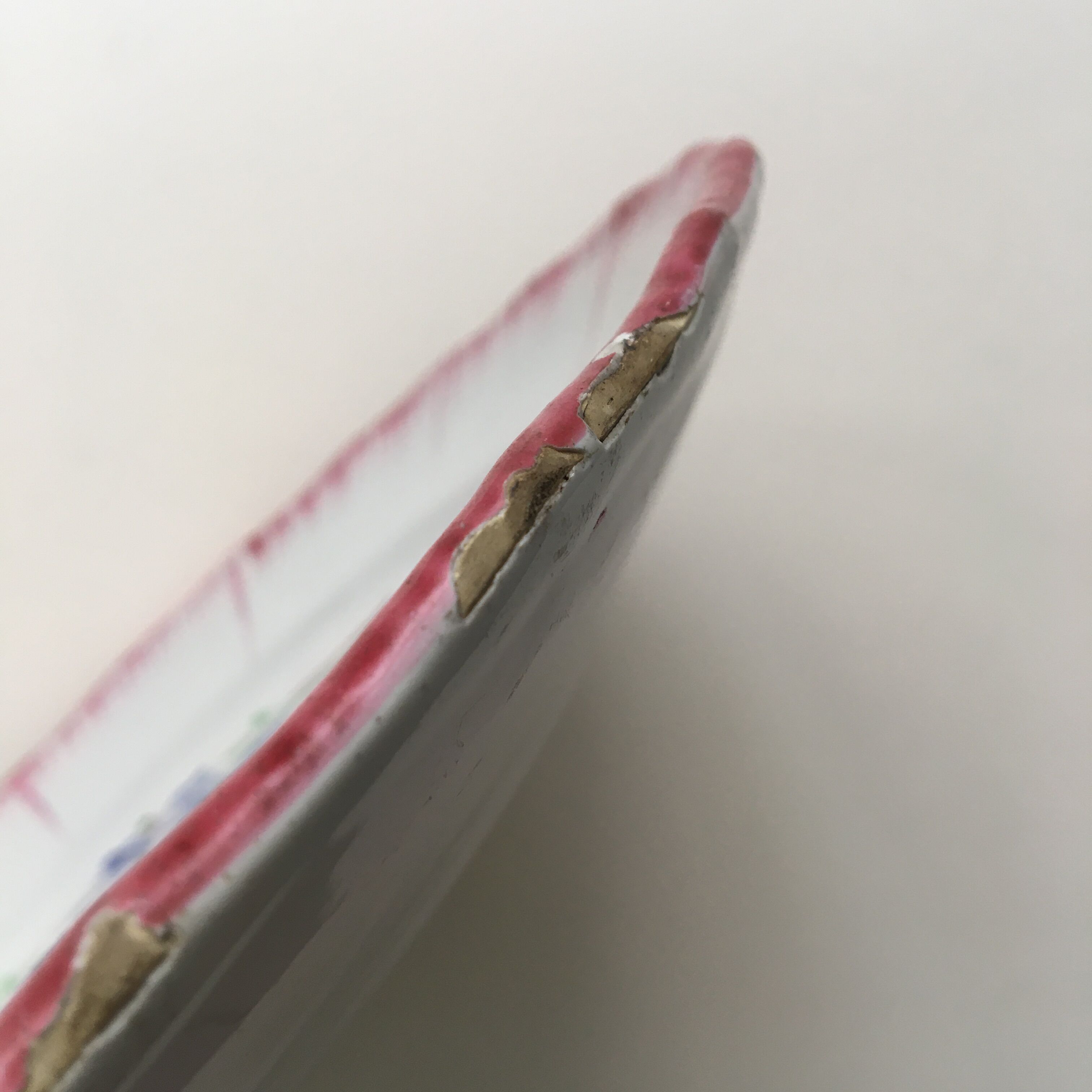 Old-time basket décor faience plate