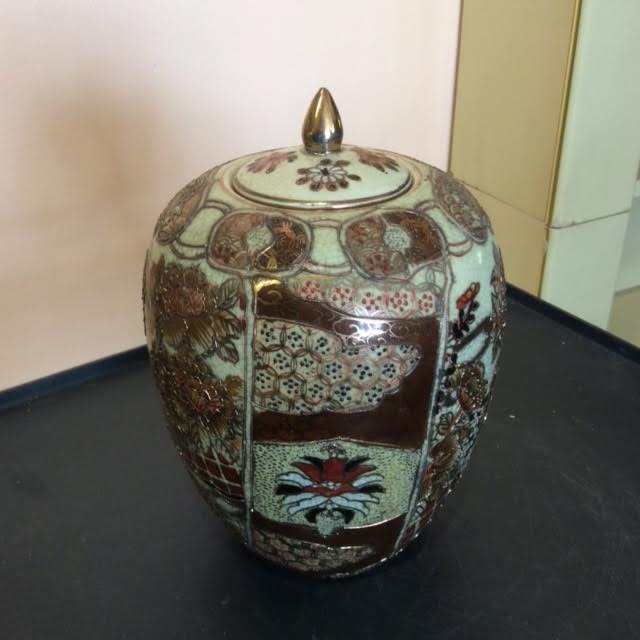 Porcelain ginger pot