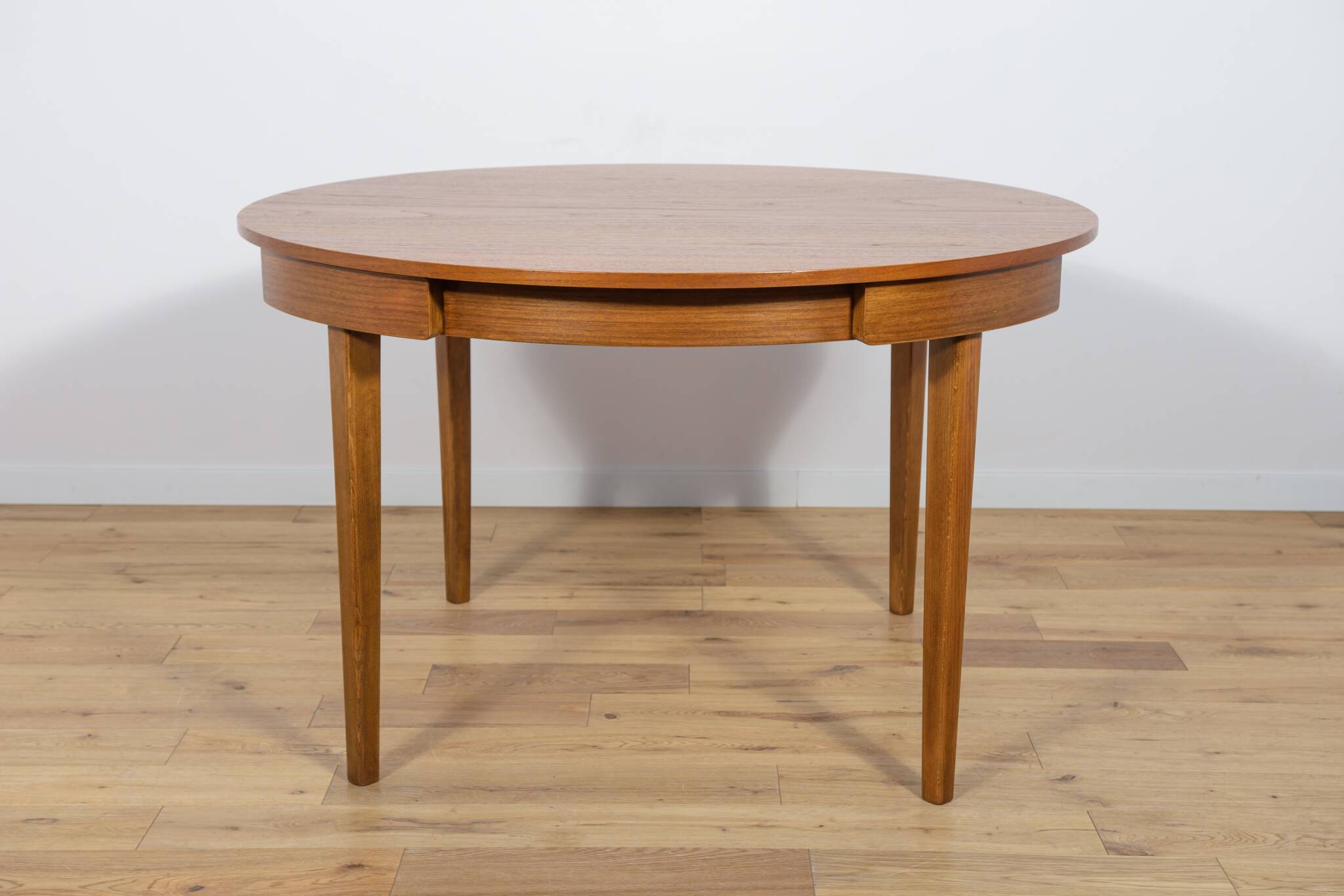 Mid century round extendable dining table and chairs from mcintosh, 1960s, set of 5