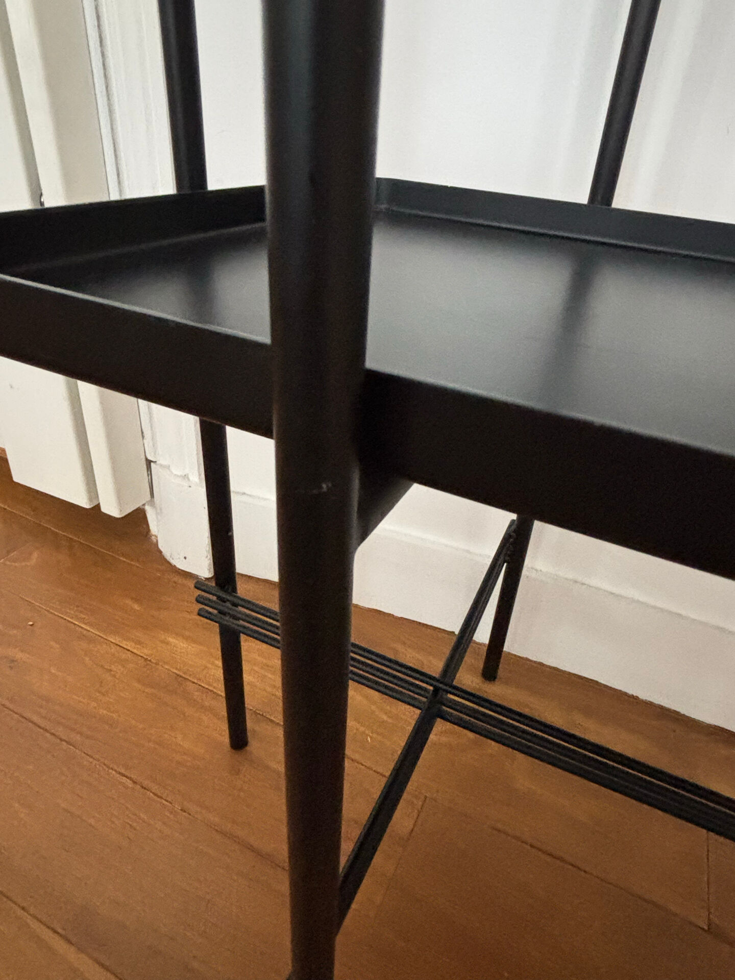 GUBI Console en marbre noir et blanc