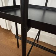 GUBI Console en marbre noir et blanc