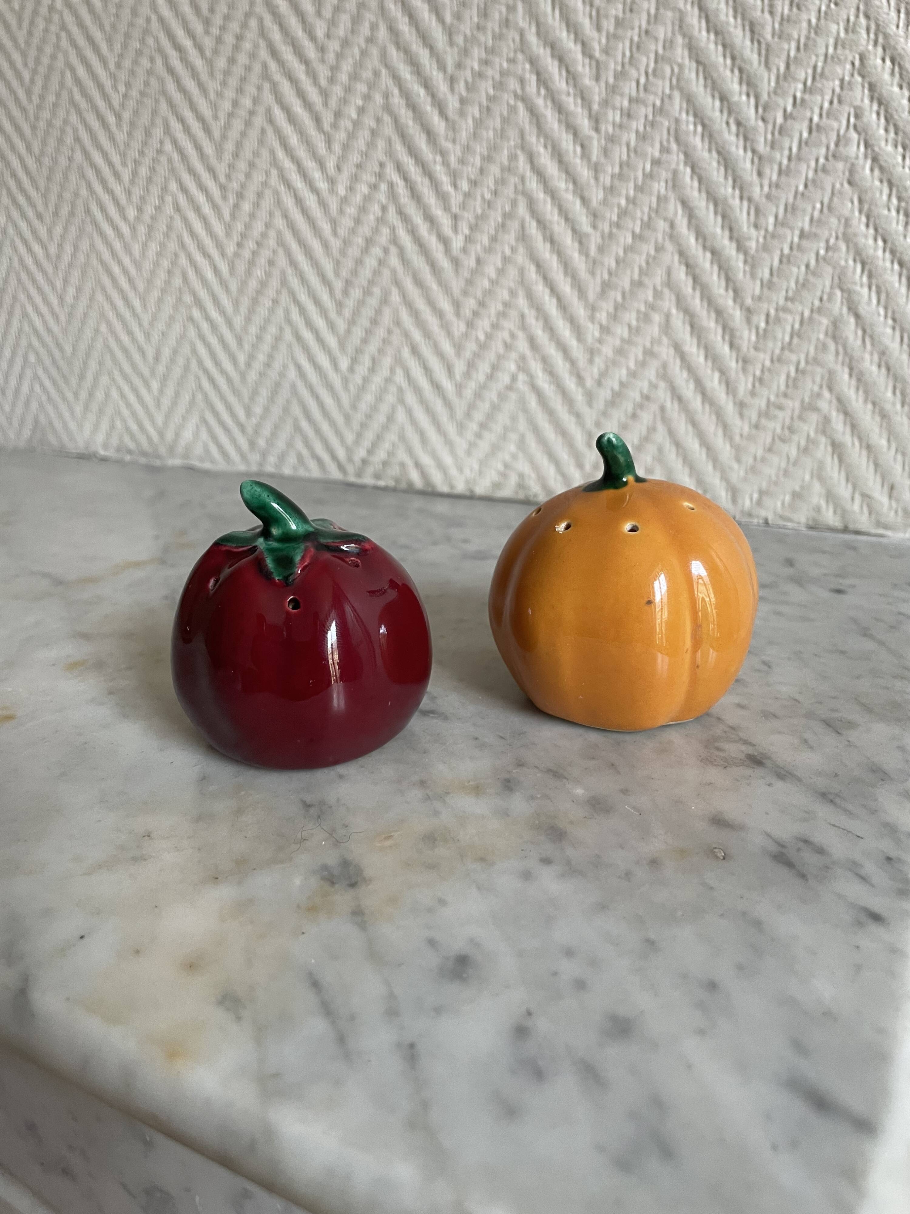 Set of ceramic salt and pepper shakers in the shape of a pumpkin tomato
