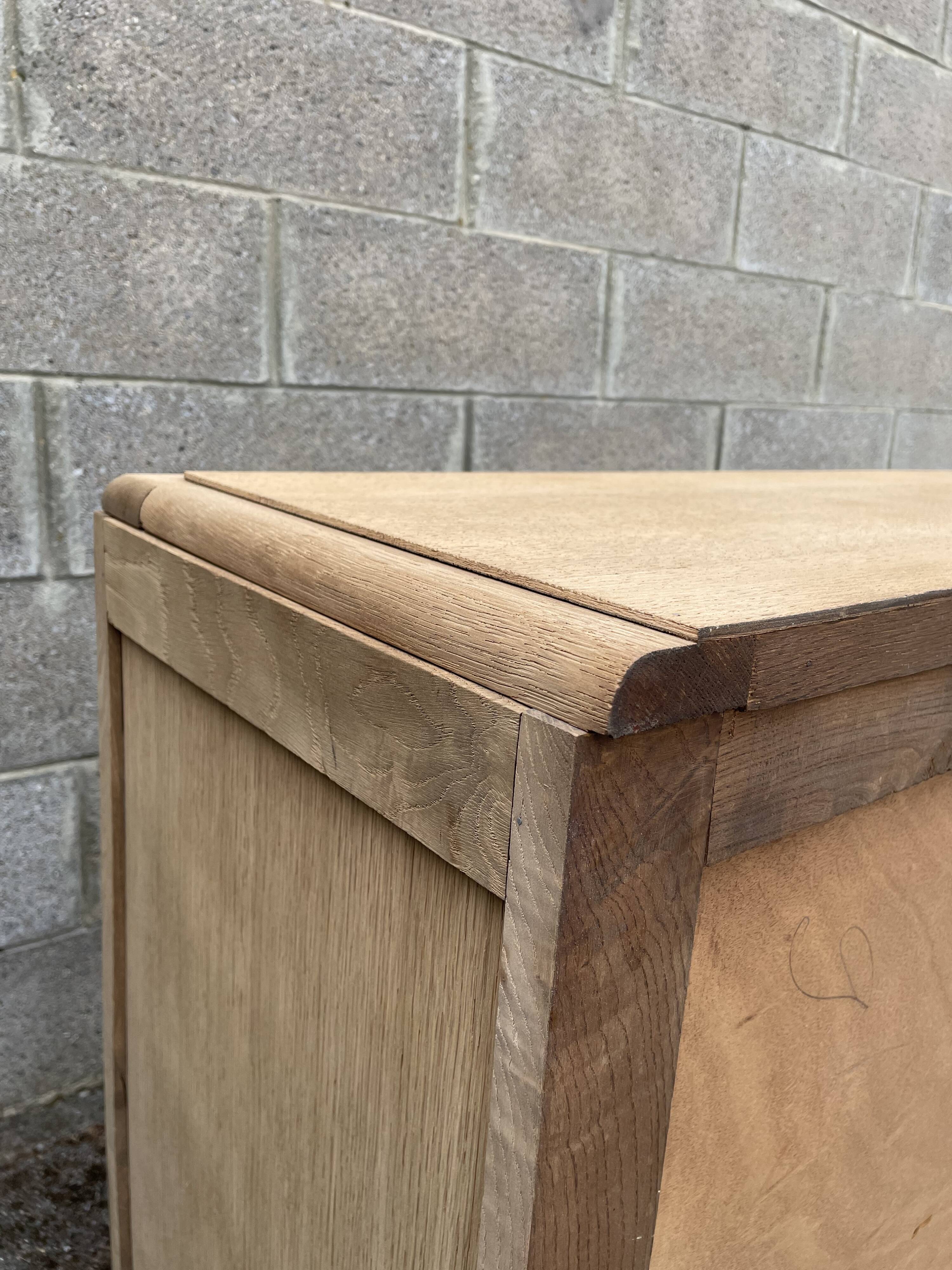Commode vintage à 4 tiroirs aérogommée