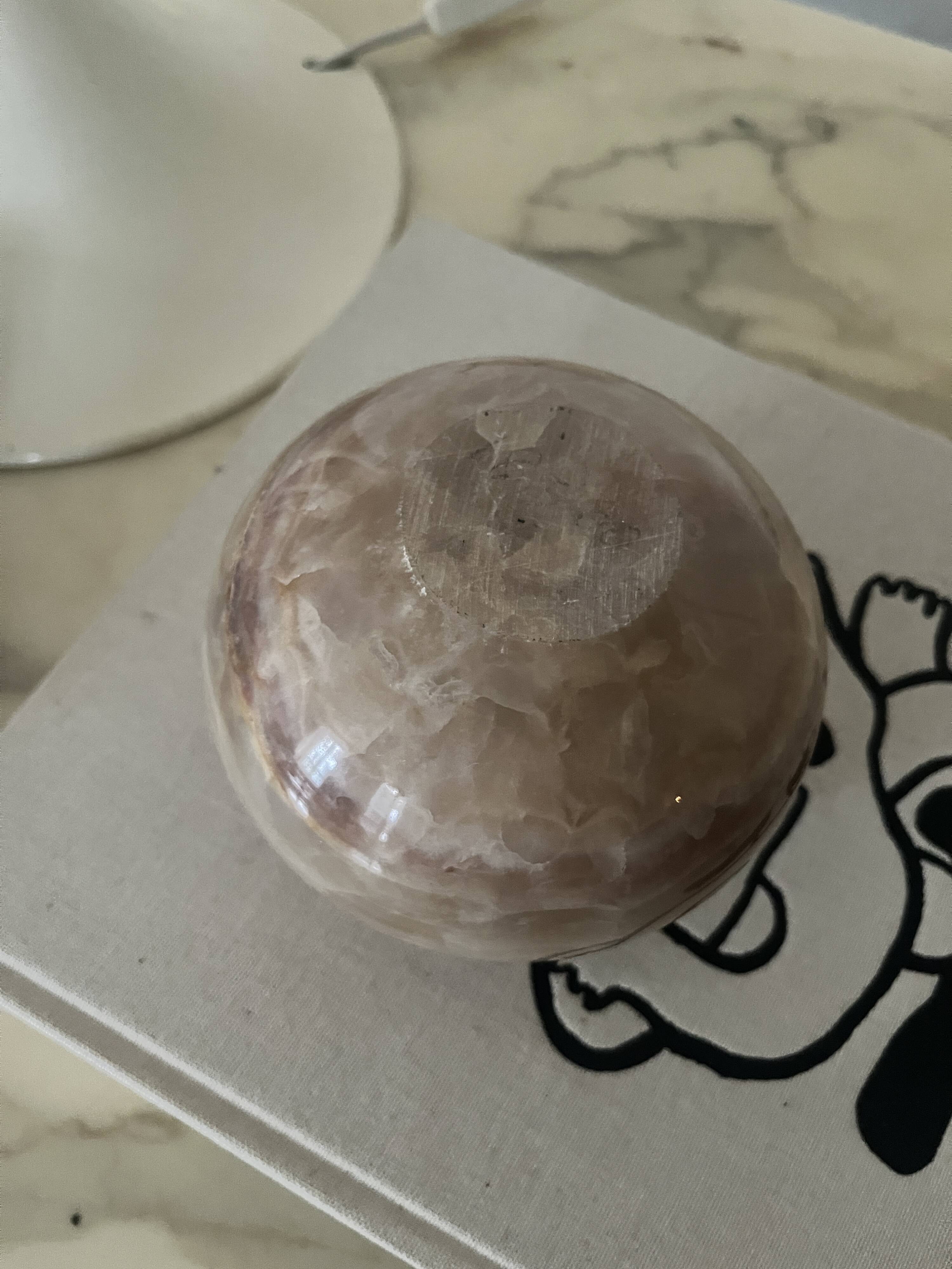 Vase boule rond en marbre beige, Italie 1970