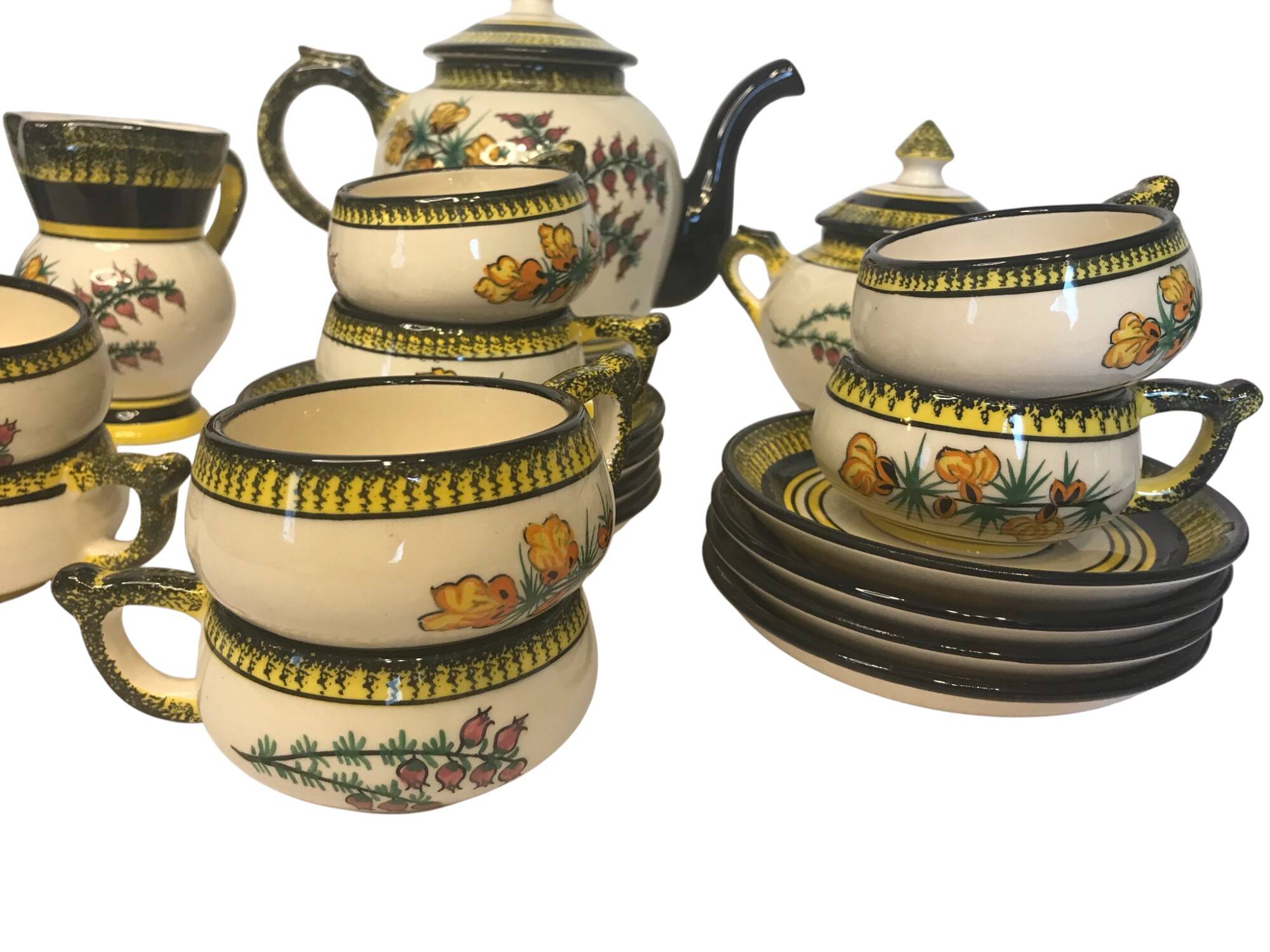 Henriot Quimper, glazed earthenware service, Genêt Bruyère model, 20th century
