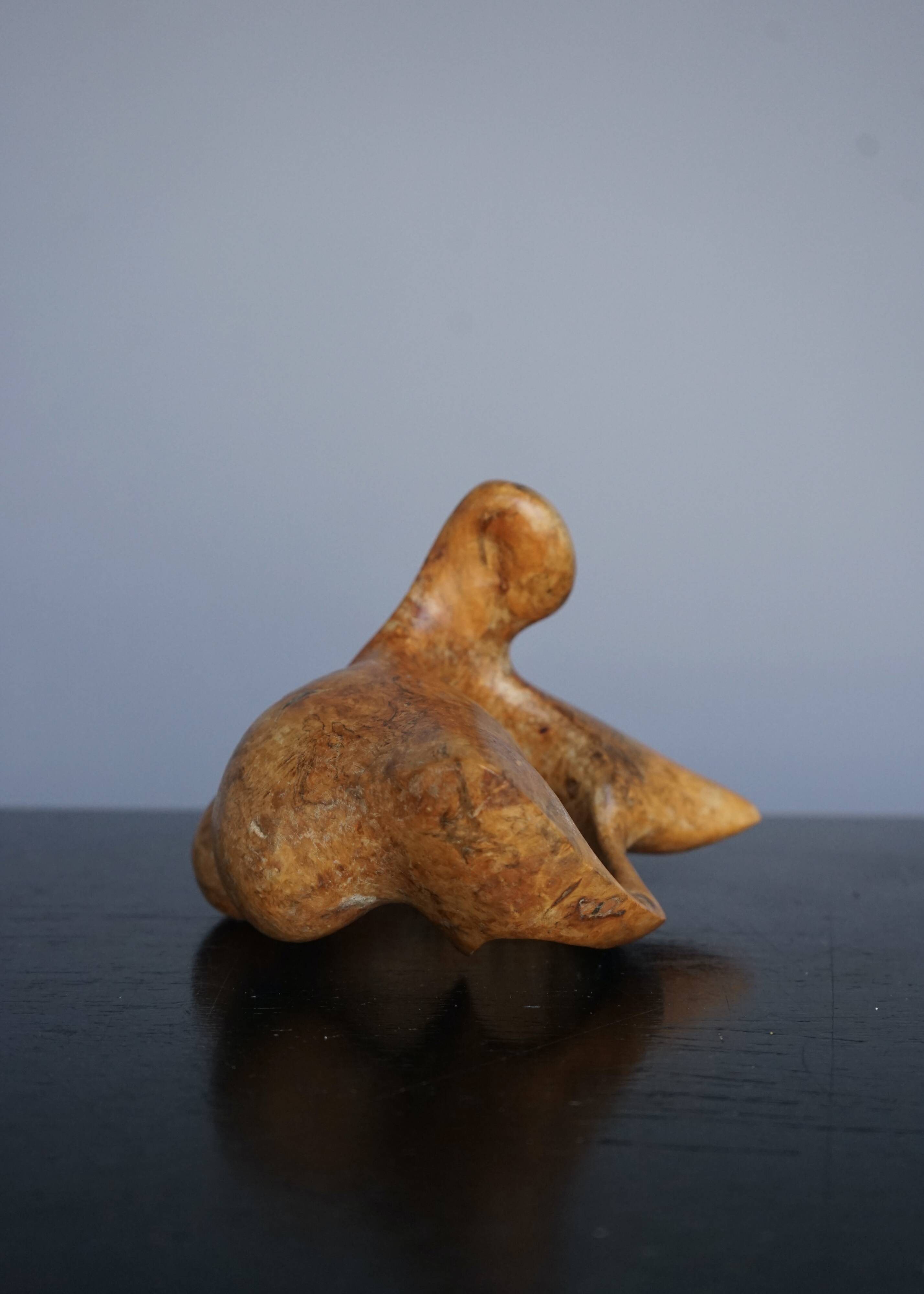 Sculpture biomorphique abstraite. Signature. Années 1960