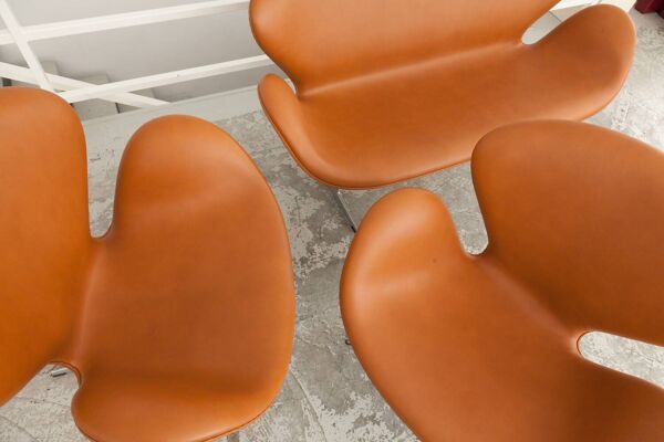 Arne Jacobsen Ensemble chaise et canapé Swan