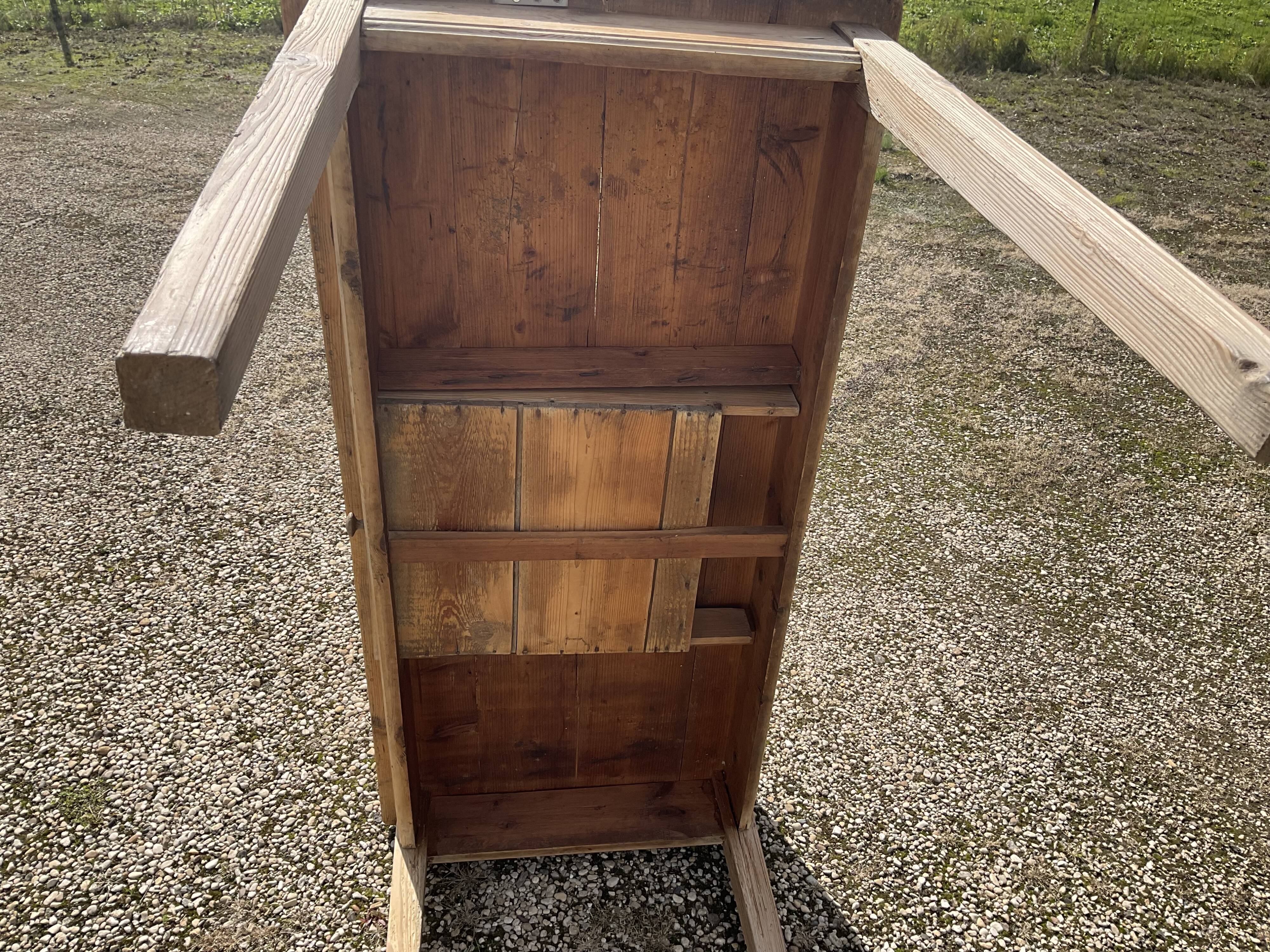 Farm table