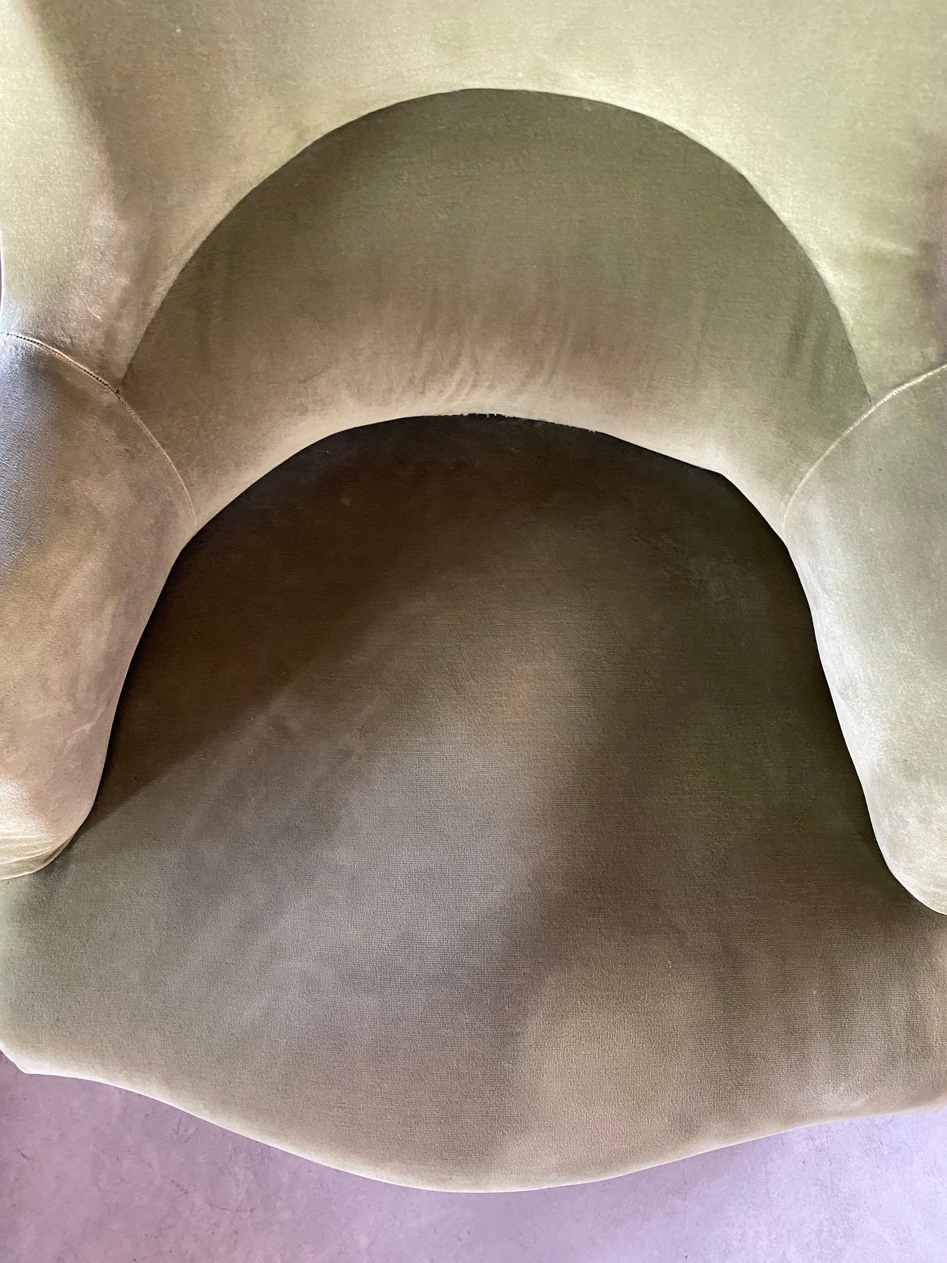 Almond green armrest toad chair