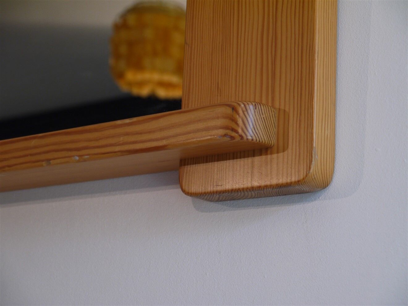 Miroir scandinave en pin 1970