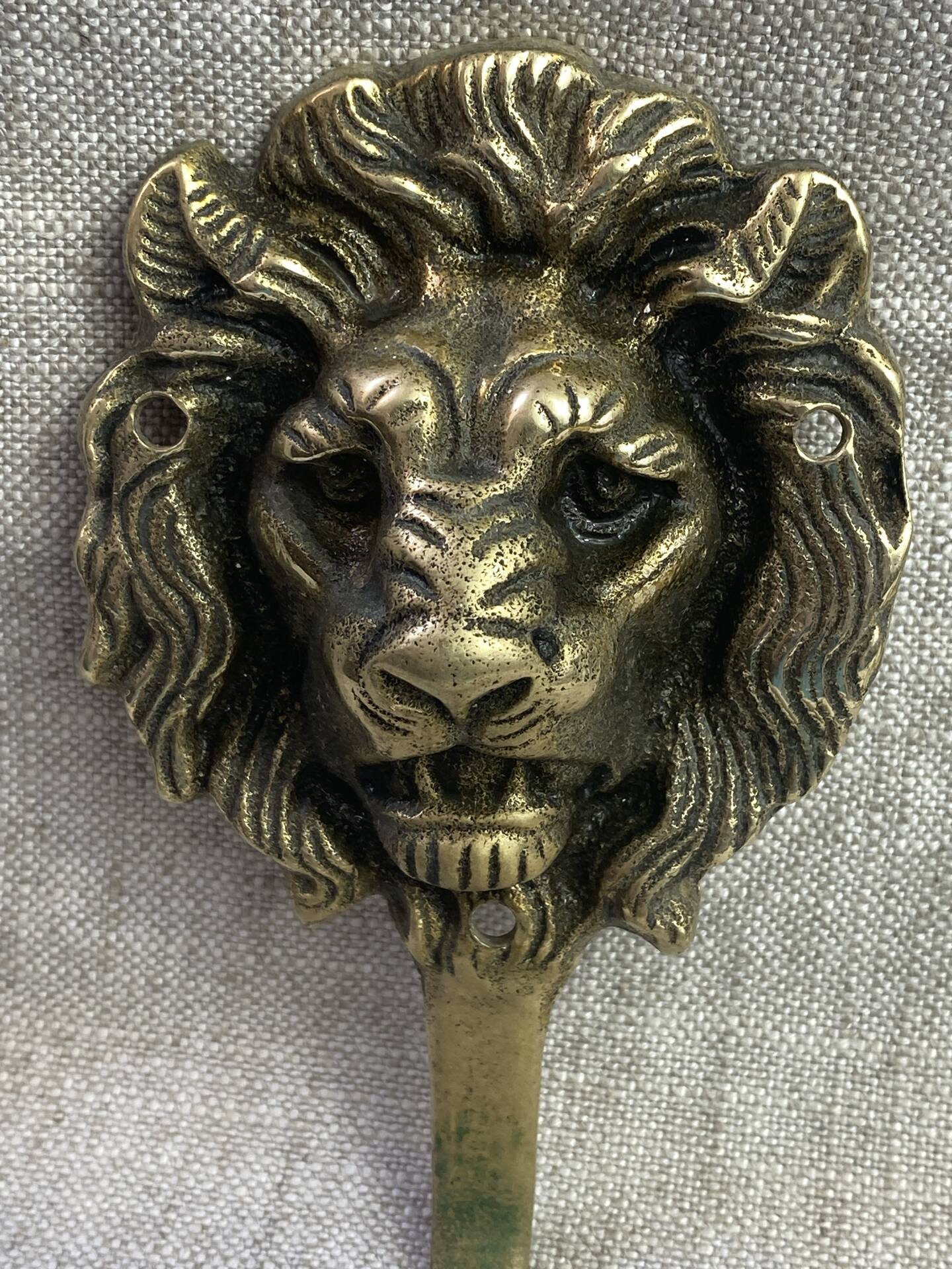 Lion head coat hooks in solid brass, Peerage England
