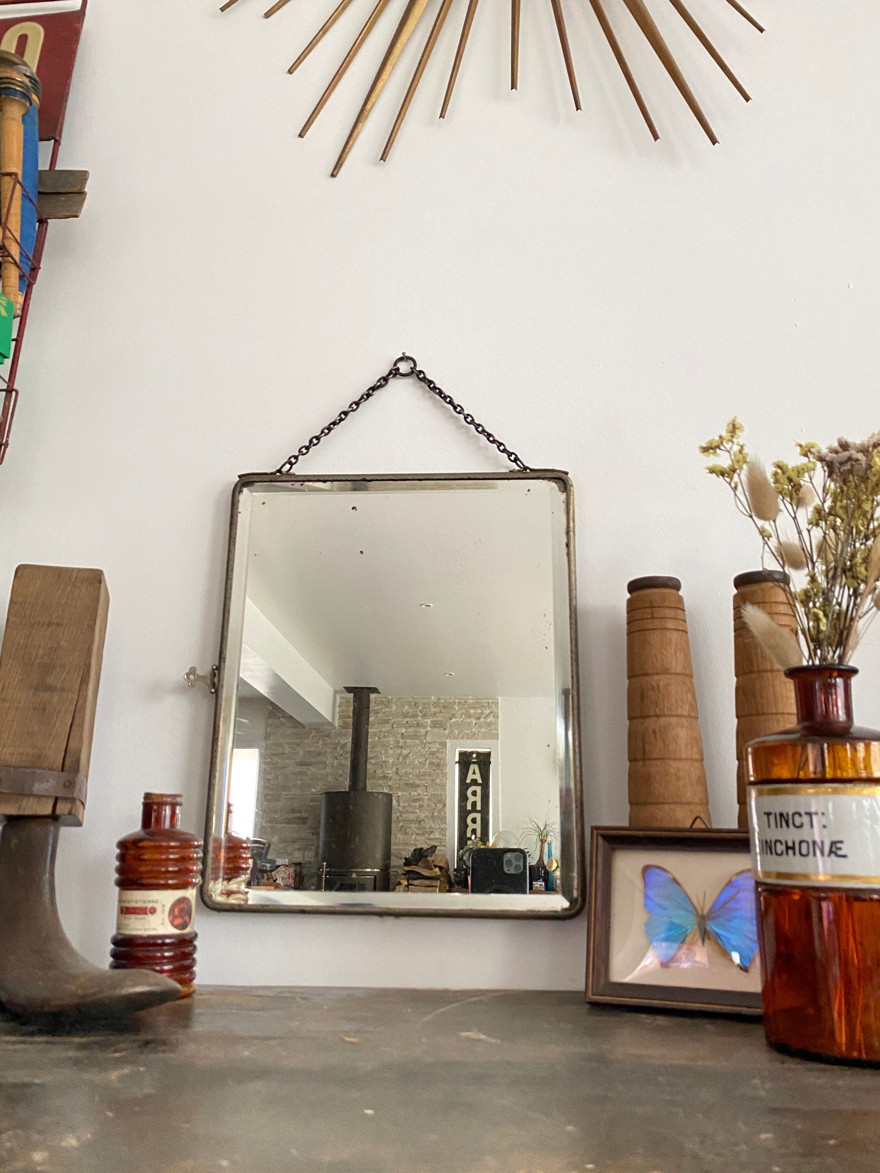 Barber mirror with chain 33 x 28 cm