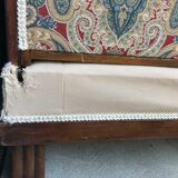 Bench reads art deco