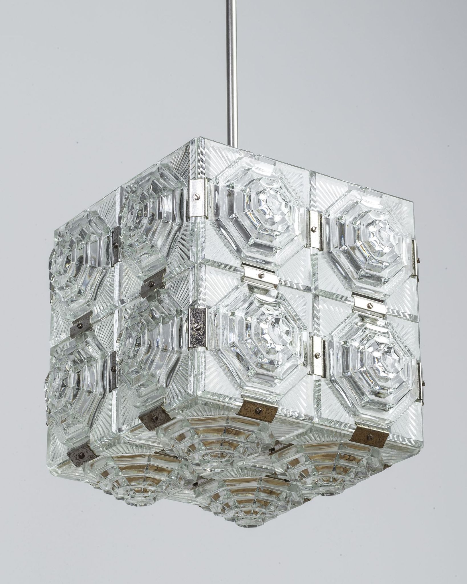 Suspension en cube de verre taillé de Kamenický Šenov, années 1950