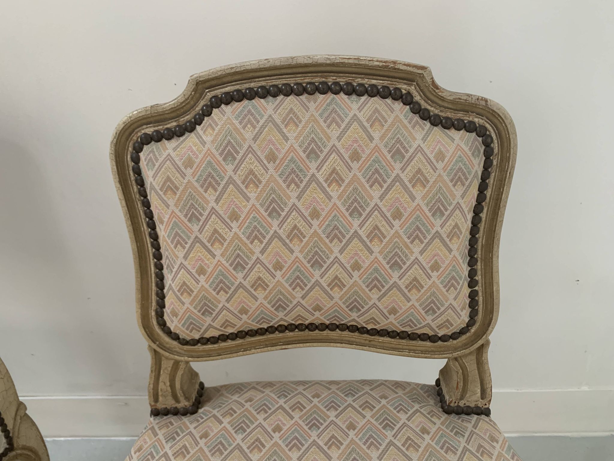 Paire de chauffeuses de style Louis XV, XXème siècle