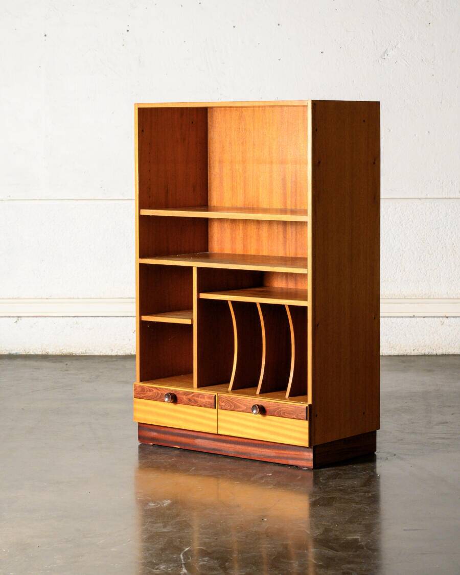 Storage furniture / bookshelf