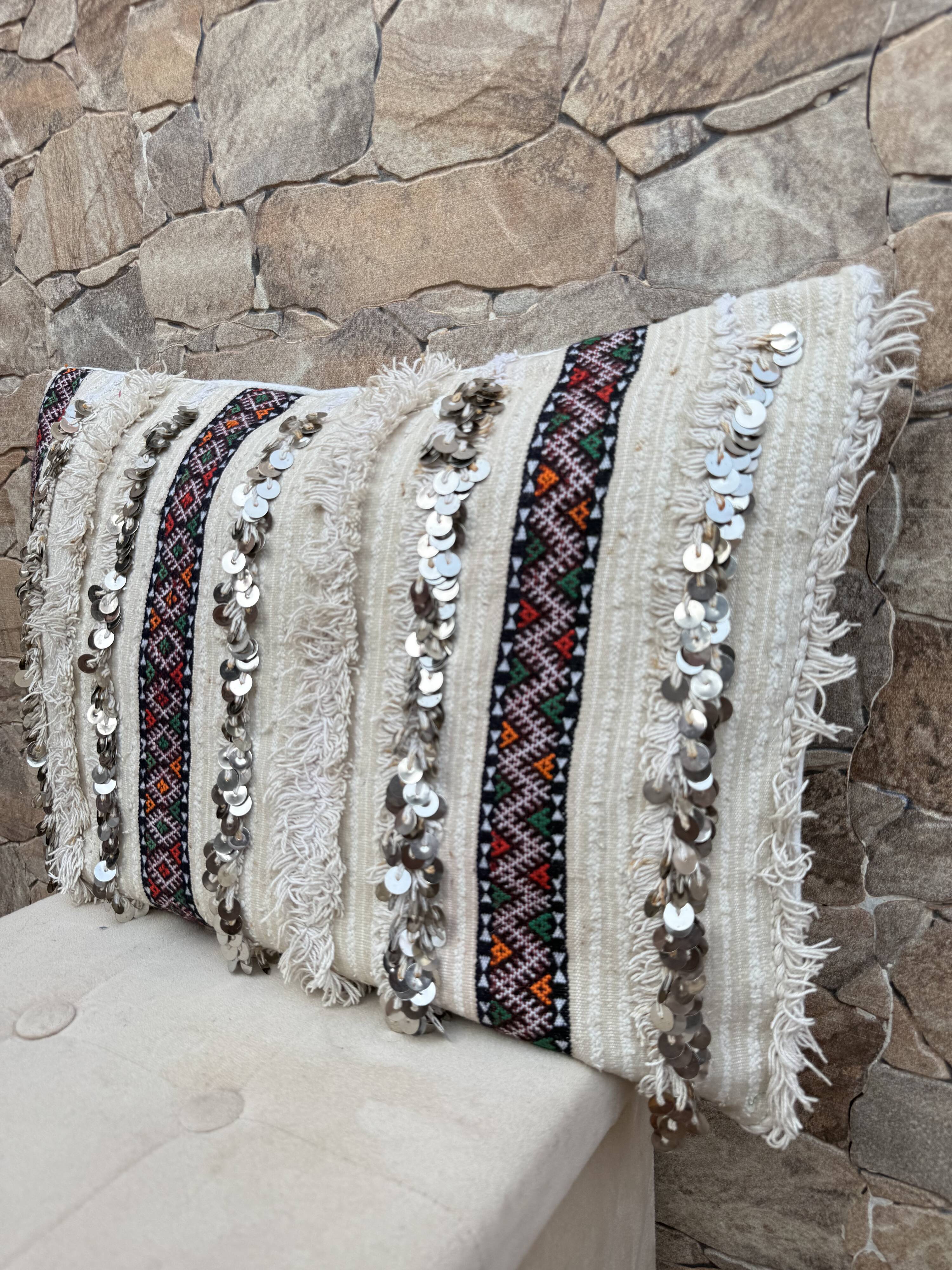 Housse de coussin Handira marocaine : Coussin berbère à sequins (60x40cm)