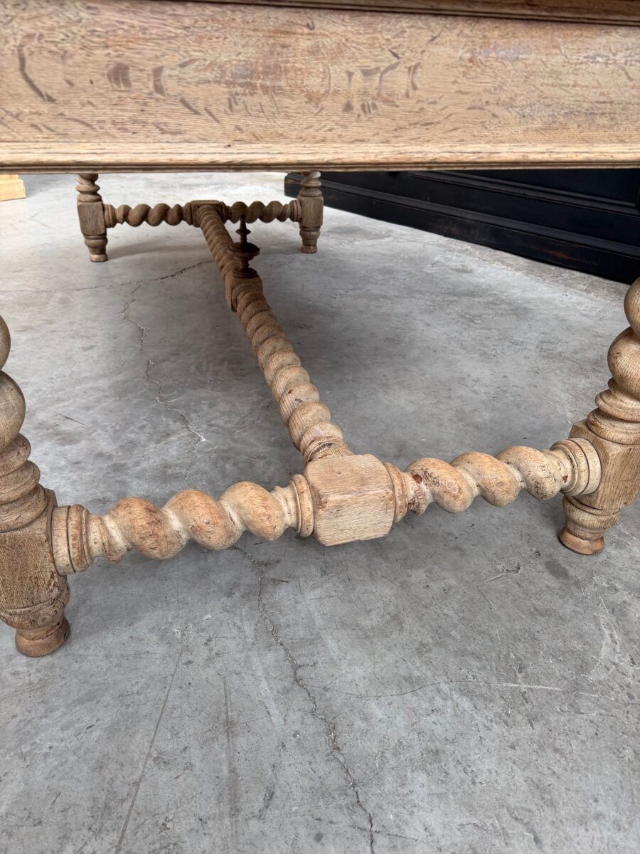 Table de château début XXème