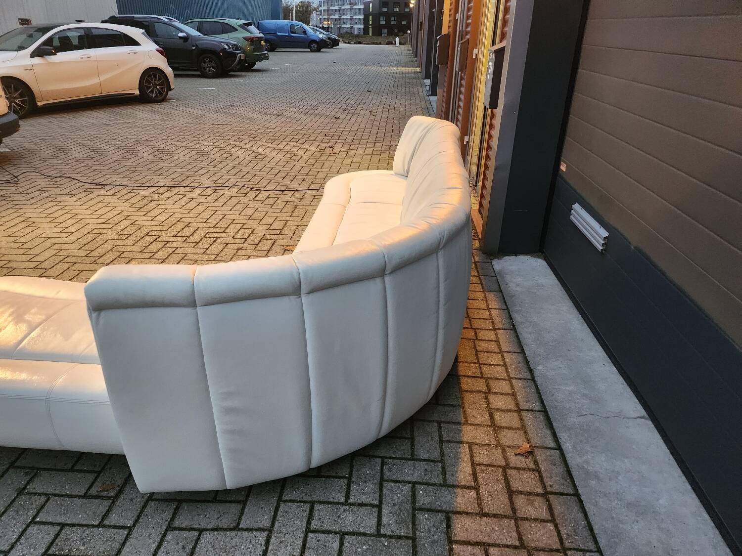 de Sede 1064 (lounge) sofa in Select 2413 snow by Hugo de Ruiter