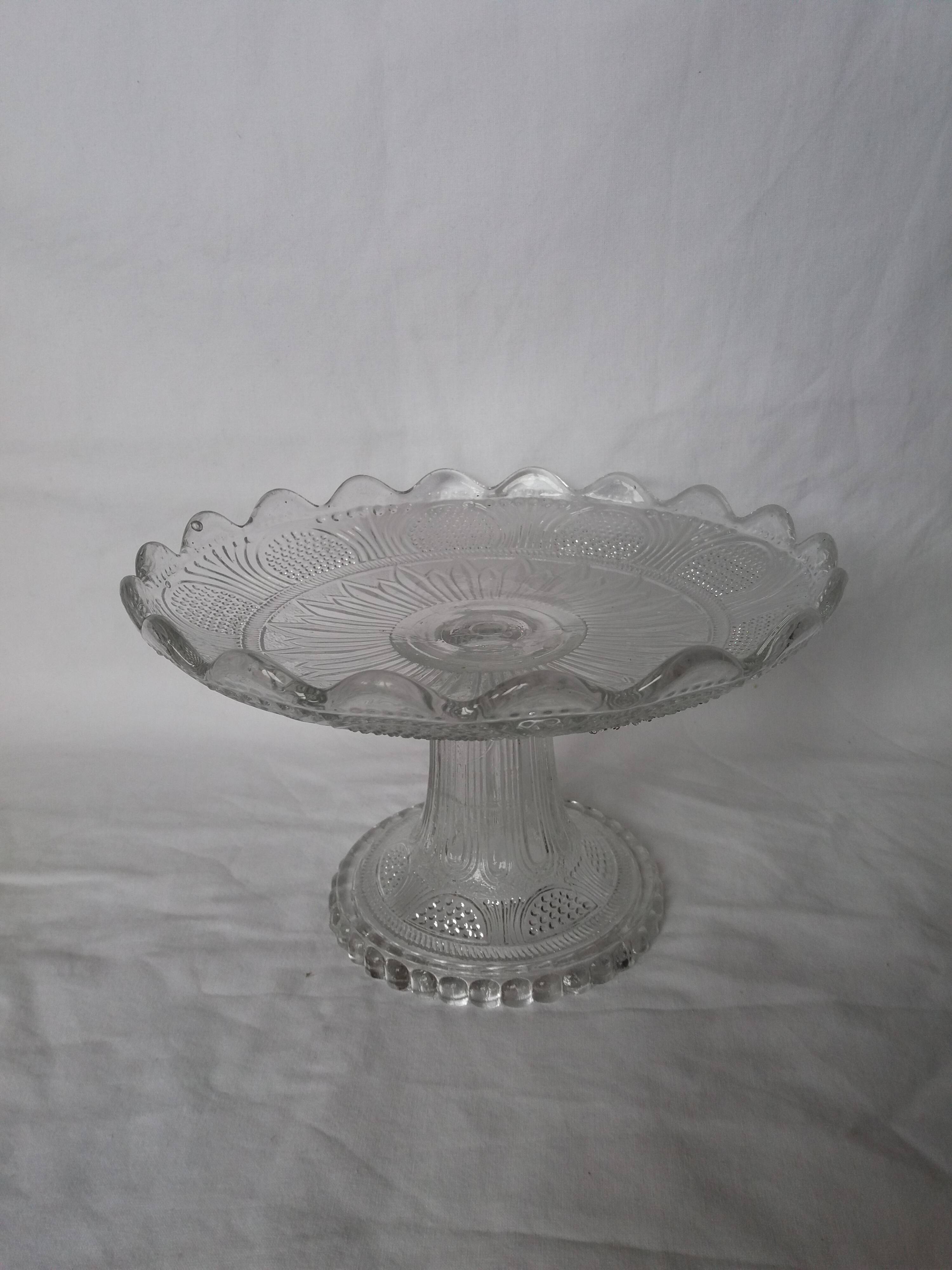 Presentation dish on pedestal cake display